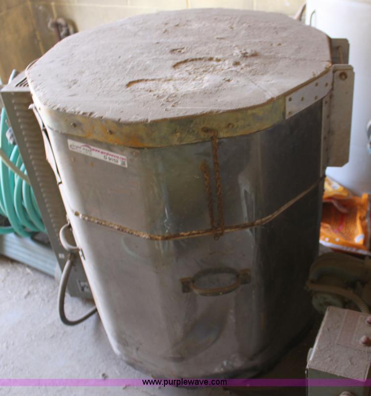 image for item D9152 Paragon high fire kiln
