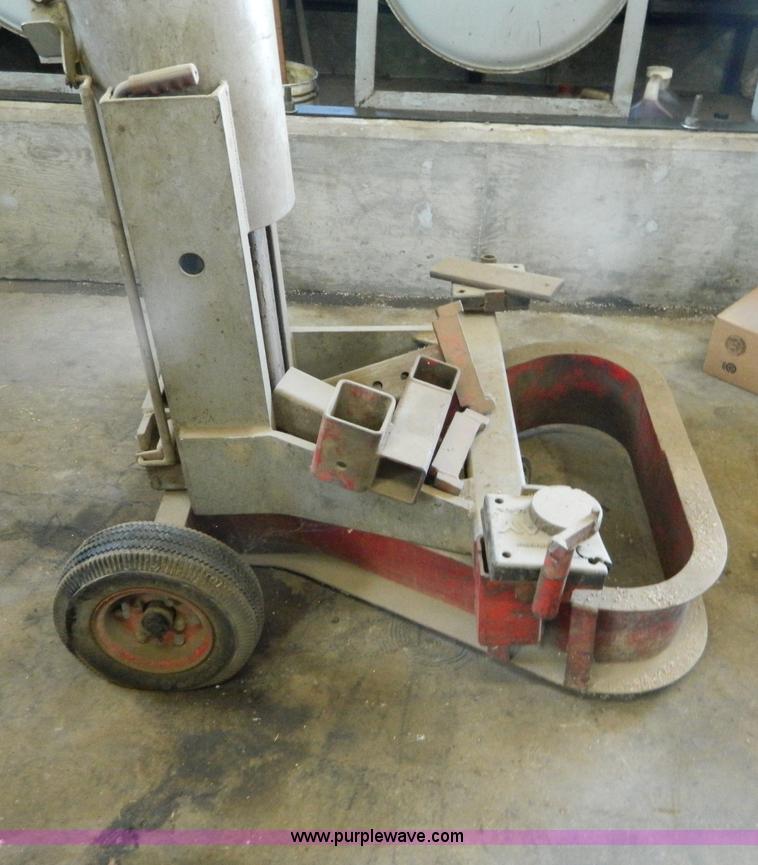 image for item E9494 Gray 5 1/2 ton bumper jack