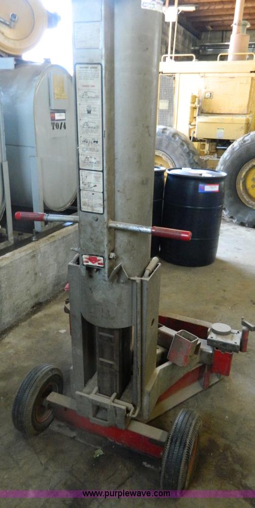 image for item E9494 Gray 5 1/2 ton bumper jack