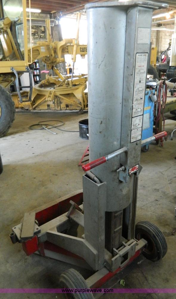 image for item E9494 Gray 5 1/2 ton bumper jack
