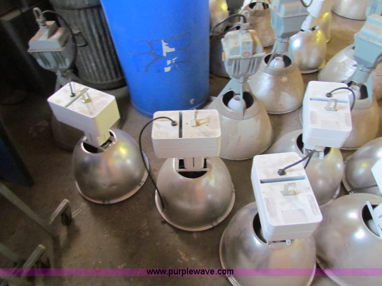 image for item I9677 (48) assorted indoor lights