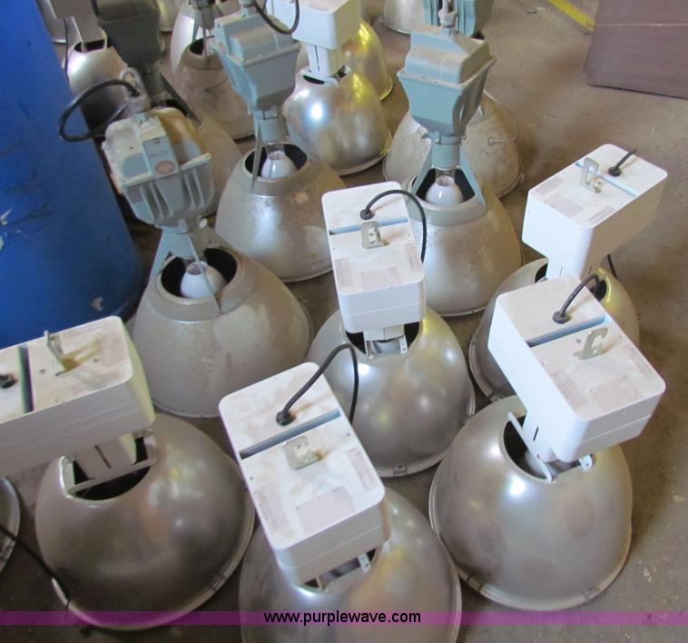 image for item I9677 (48) assorted indoor lights