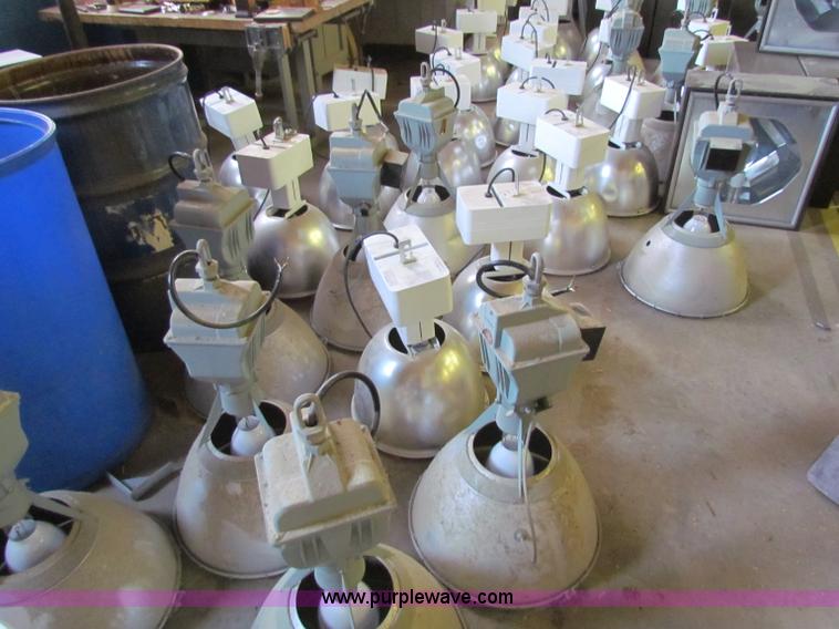 image for item I9677 (48) assorted indoor lights