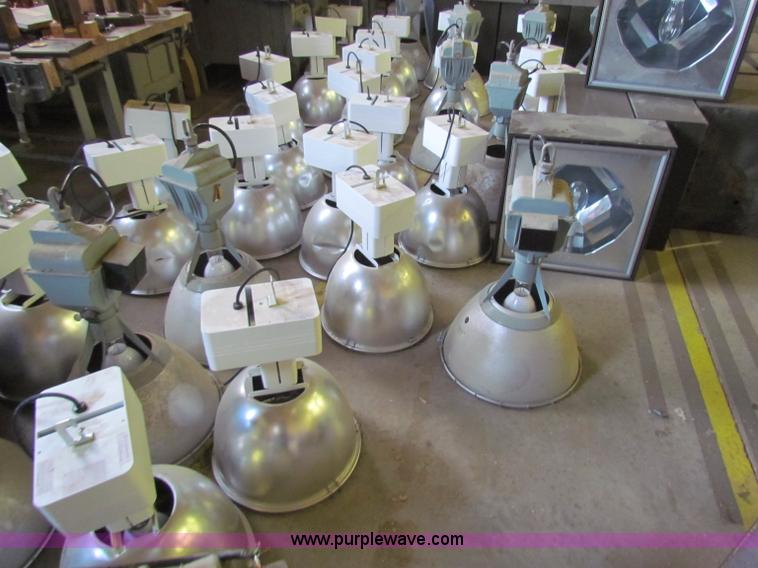 image for item I9677 (48) assorted indoor lights