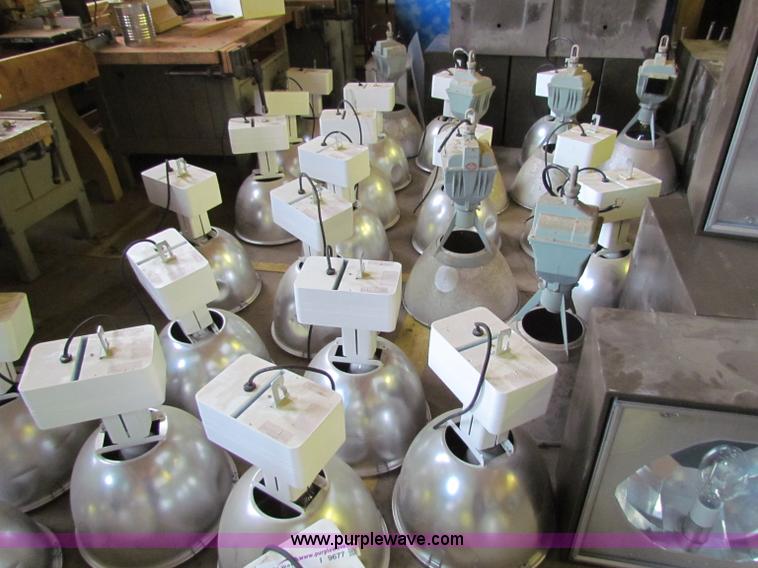 image for item I9677 (48) assorted indoor lights