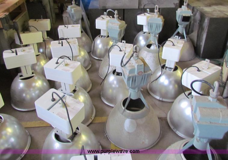 image for item I9677 (48) assorted indoor lights