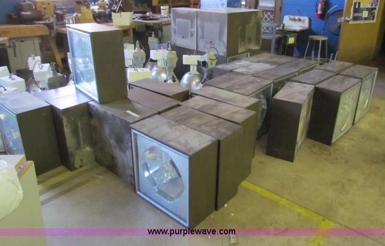 image for item I9678 (36) Hubble 175 watt metal halide lights