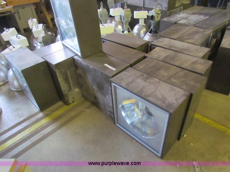 image for item I9678 (36) Hubble 175 watt metal halide lights