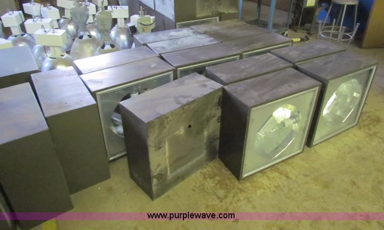 image for item I9678 (36) Hubble 175 watt metal halide lights