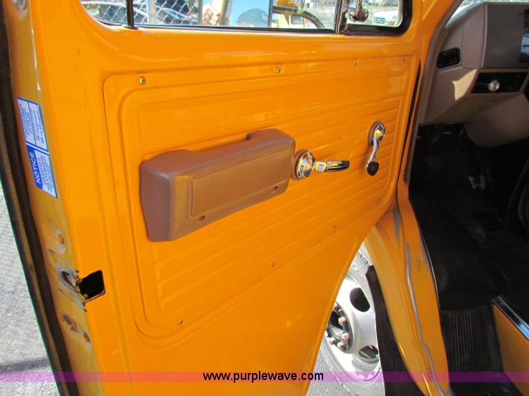 image for item I9679 1992 GMC G3500 Vandura school bus