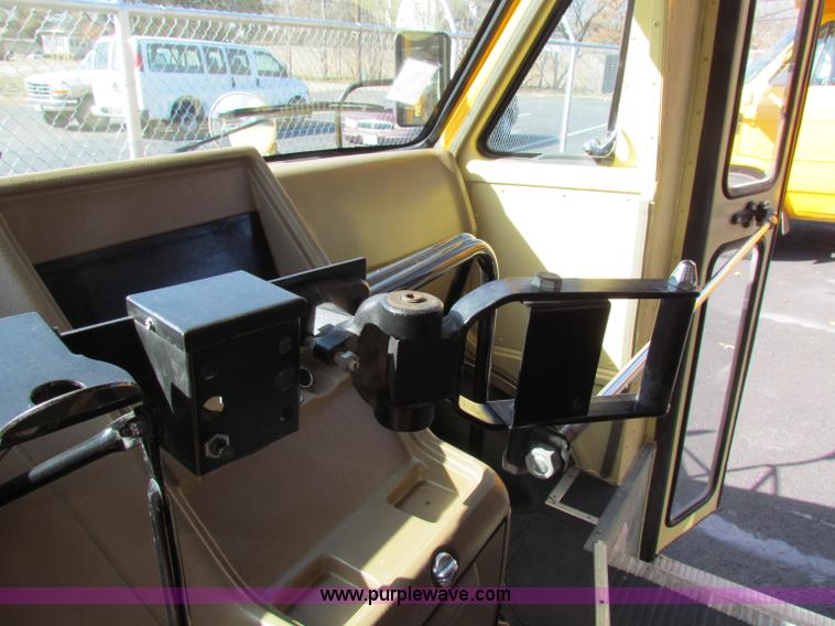 image for item I9679 1992 GMC G3500 Vandura school bus