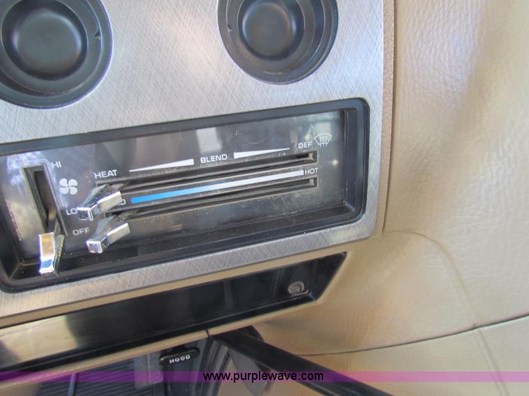 image for item I9679 1992 GMC G3500 Vandura school bus