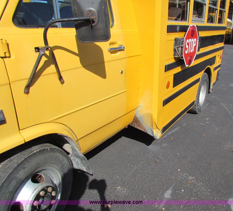 image for item I9679 1992 GMC G3500 Vandura school bus