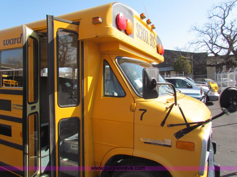 image for item I9679 1992 GMC G3500 Vandura school bus