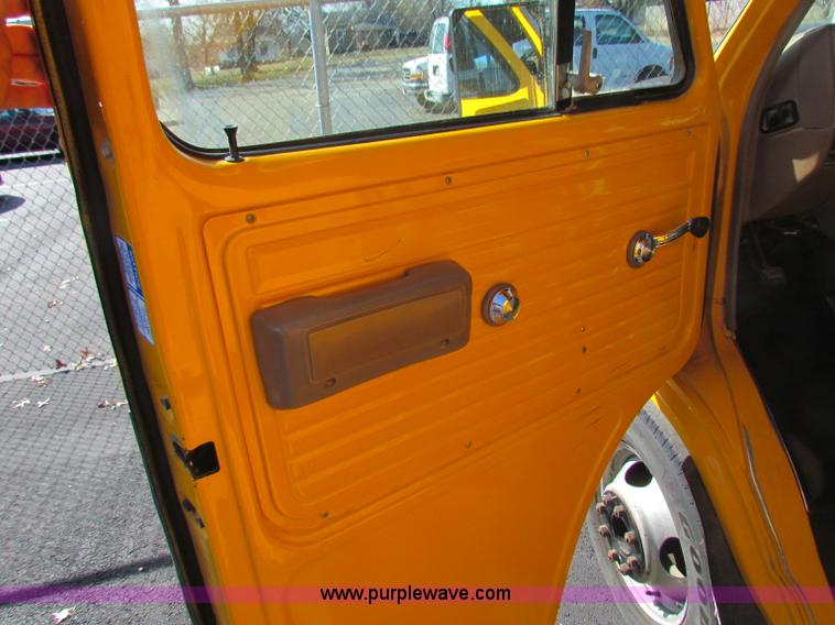 image for item I9680 1995 GMC G3500 Vandura school bus