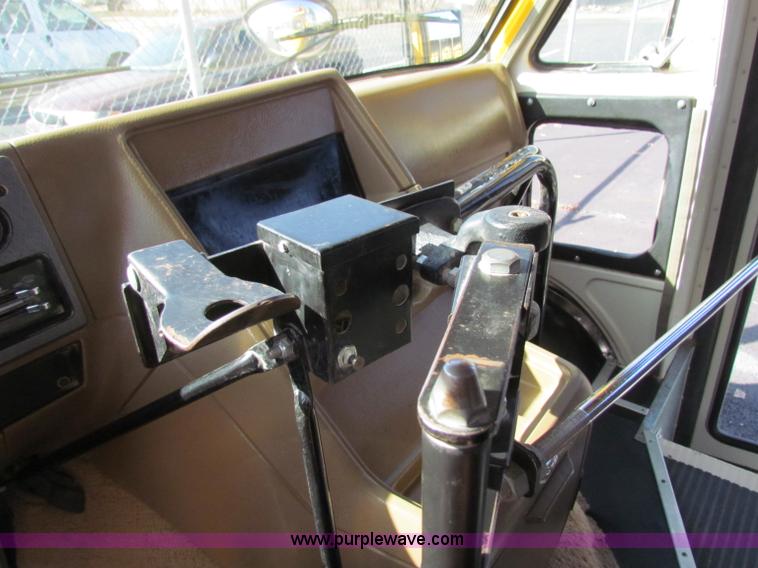 image for item I9680 1995 GMC G3500 Vandura school bus