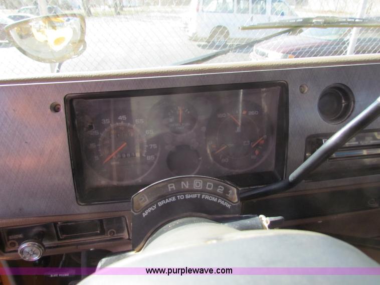 image for item I9680 1995 GMC G3500 Vandura school bus