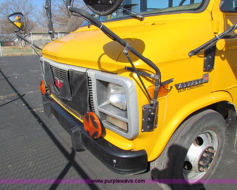 image for item I9680 1995 GMC G3500 Vandura school bus