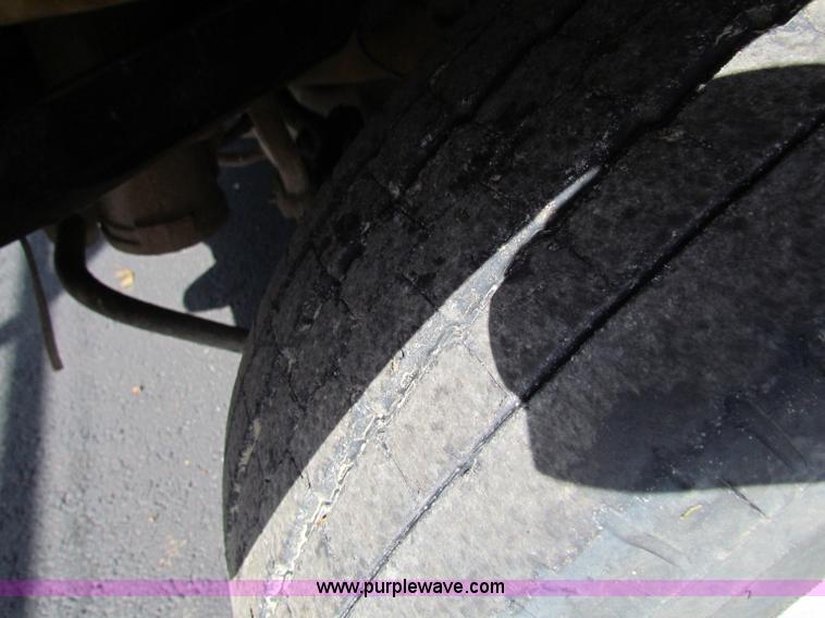 image for item I9680 1995 GMC G3500 Vandura school bus