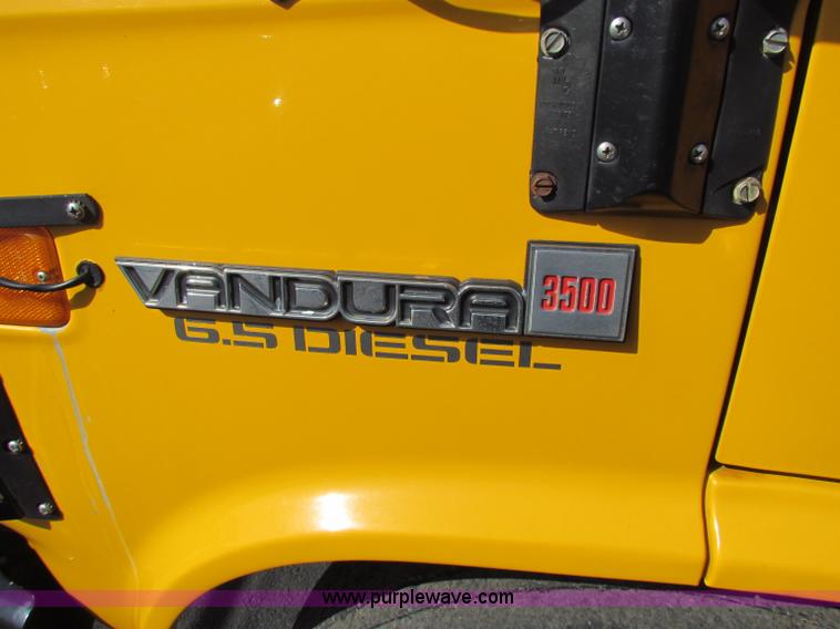 image for item I9680 1995 GMC G3500 Vandura school bus