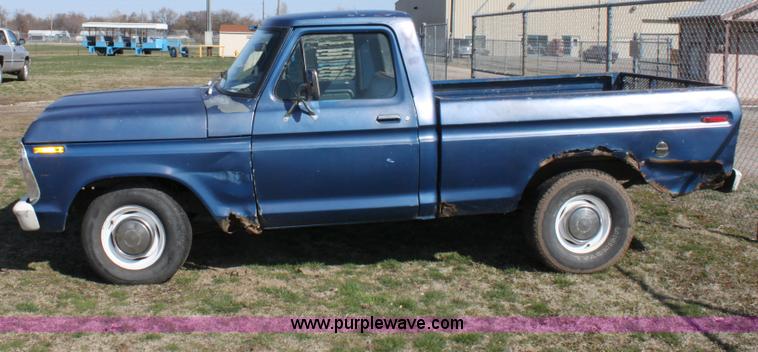 image for item L9553 1975 Ford F100 short bed pickup truck