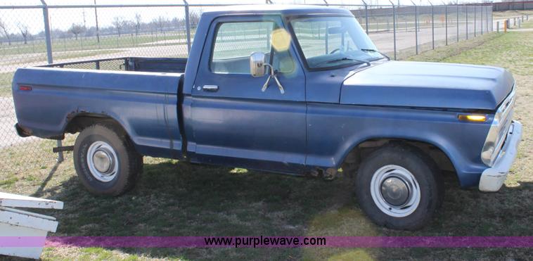 image for item L9553 1975 Ford F100 short bed pickup truck