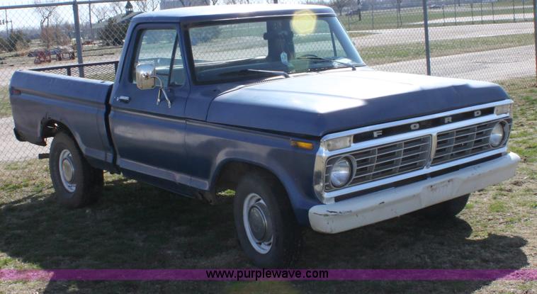image for item L9553 1975 Ford F100 short bed pickup truck