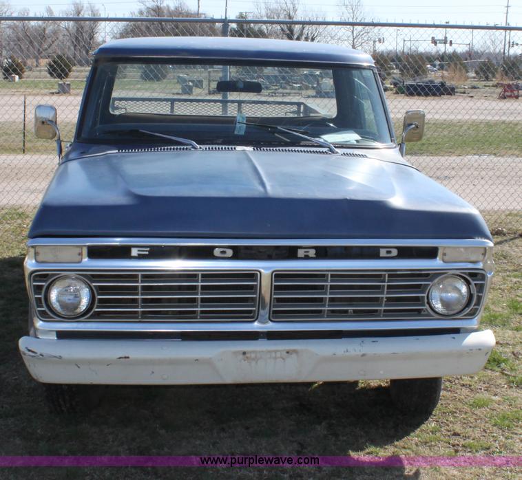 image for item L9553 1975 Ford F100 short bed pickup truck
