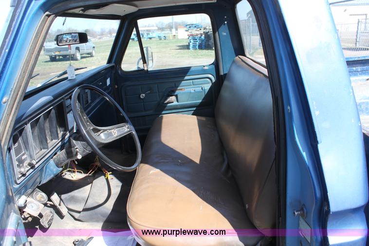 image for item L9553 1975 Ford F100 short bed pickup truck