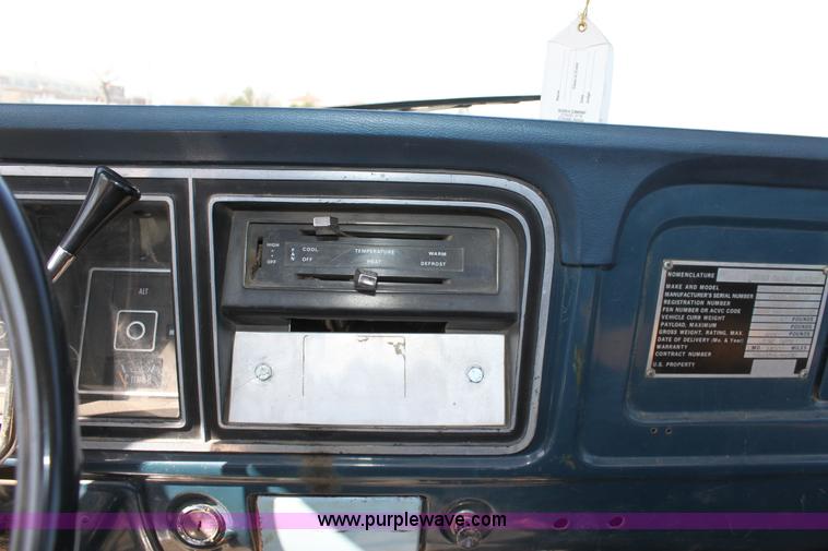 image for item L9553 1975 Ford F100 short bed pickup truck