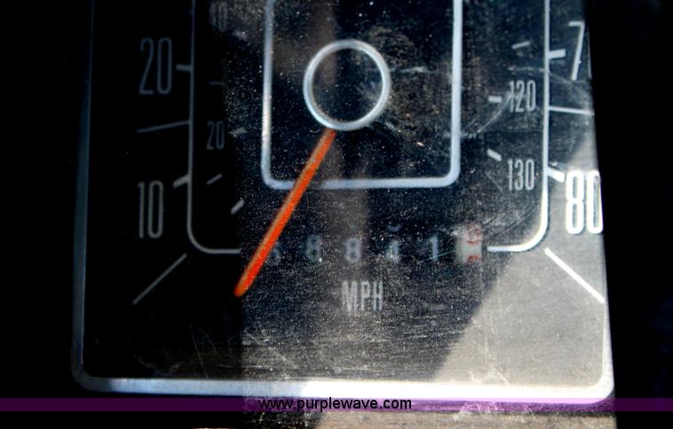 image for item L9553 1975 Ford F100 short bed pickup truck