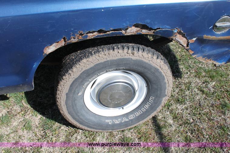 image for item L9553 1975 Ford F100 short bed pickup truck