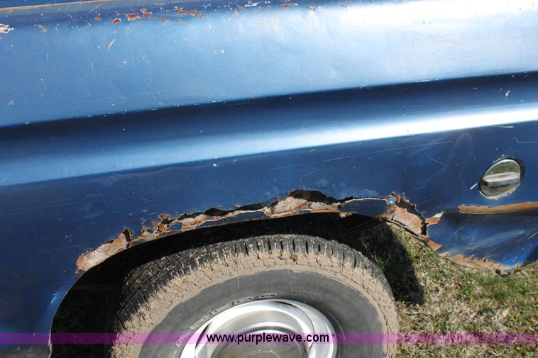 image for item L9553 1975 Ford F100 short bed pickup truck