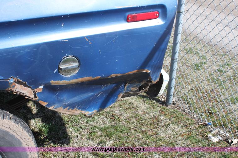 image for item L9553 1975 Ford F100 short bed pickup truck