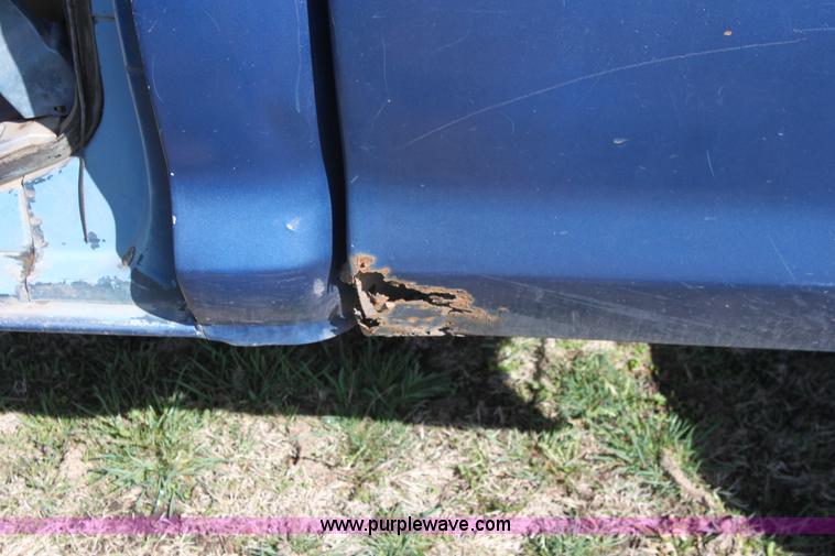 image for item L9553 1975 Ford F100 short bed pickup truck