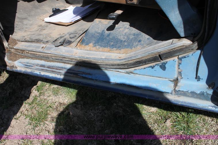 image for item L9553 1975 Ford F100 short bed pickup truck