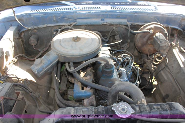 image for item L9553 1975 Ford F100 short bed pickup truck