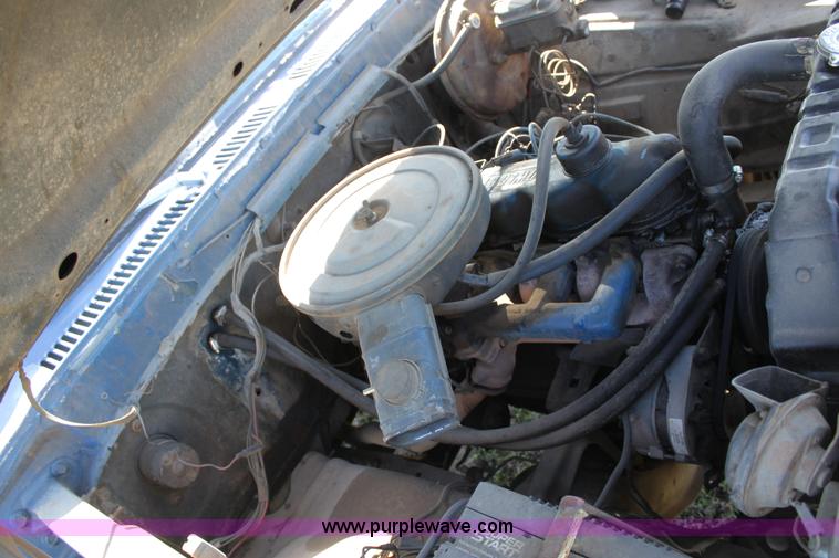 image for item L9553 1975 Ford F100 short bed pickup truck