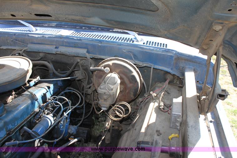 image for item L9553 1975 Ford F100 short bed pickup truck