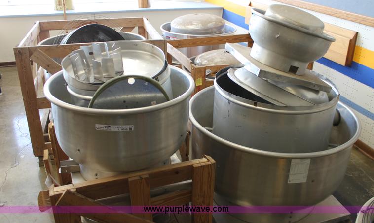 image for item L9558 Assorted exhaust fan parts