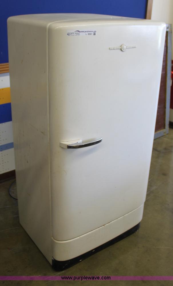 image for item L9567 General Electric refrigerator