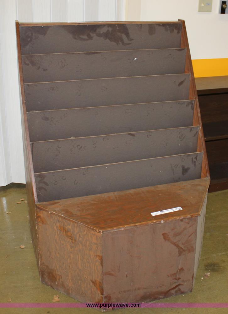 Assorted office furniture in Hutchinson, KS Item L9572 sold Purple Wave