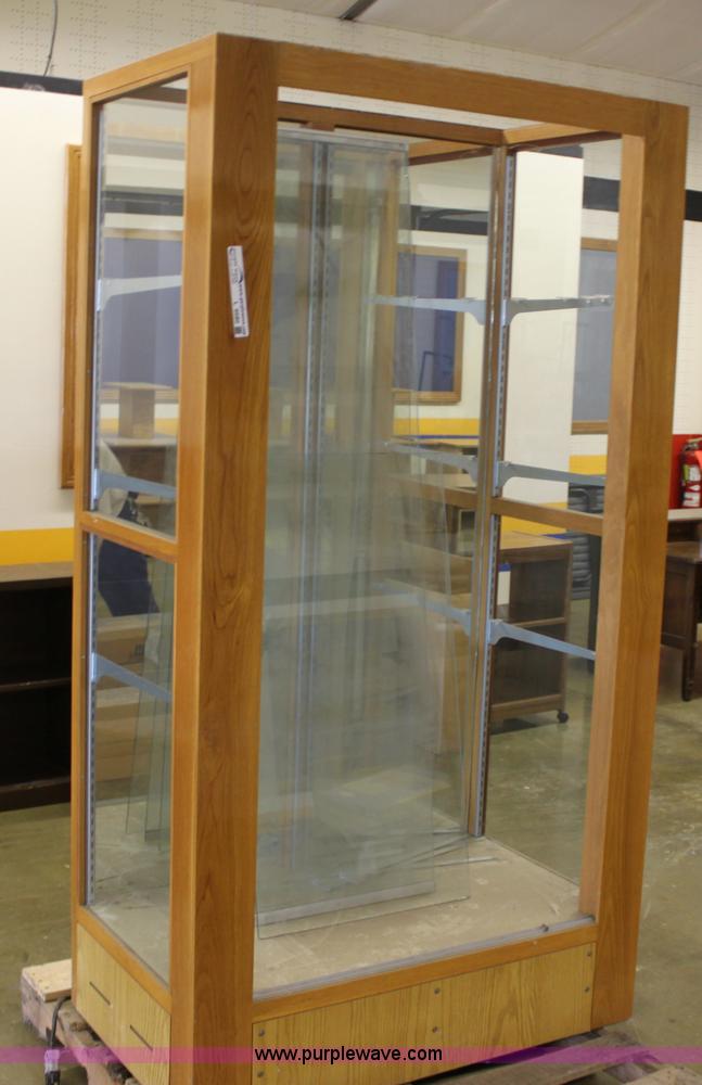 image for item L9580 Glass display case