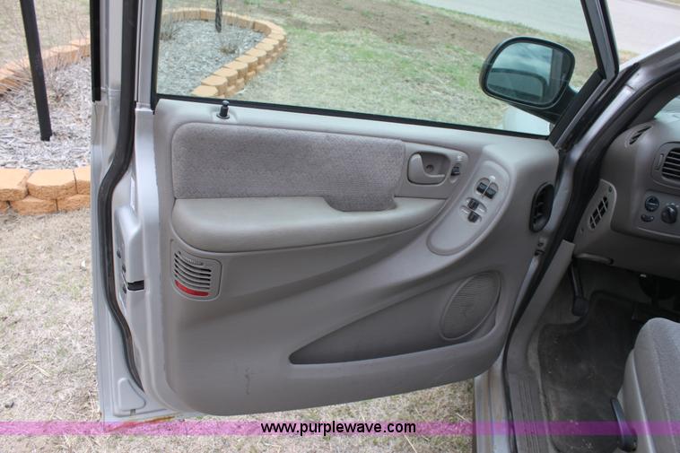 image for item L9621 2001 Dodge Grand Caravan Sport mini van