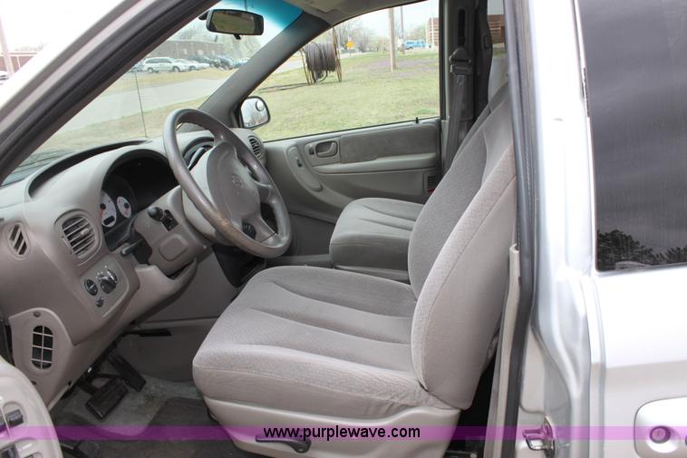 image for item L9621 2001 Dodge Grand Caravan Sport mini van