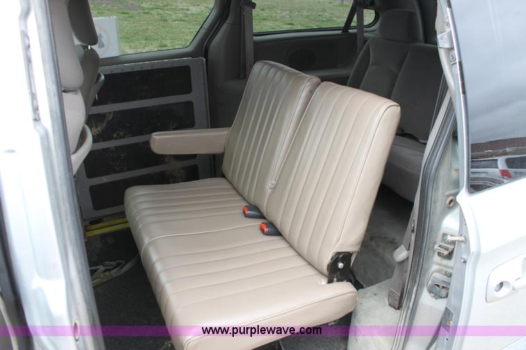 image for item L9621 2001 Dodge Grand Caravan Sport mini van