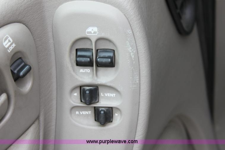 image for item L9621 2001 Dodge Grand Caravan Sport mini van