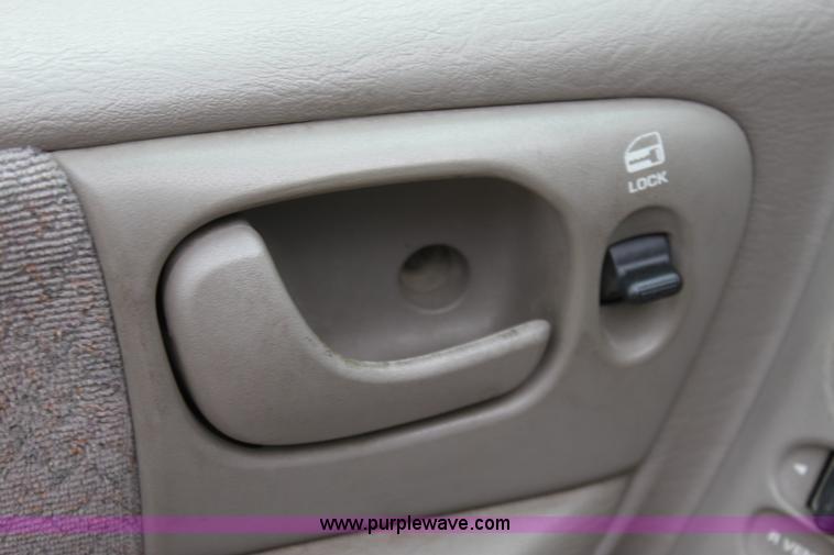 image for item L9621 2001 Dodge Grand Caravan Sport mini van