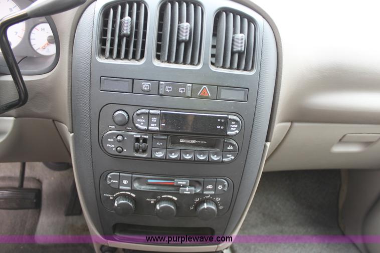 image for item L9621 2001 Dodge Grand Caravan Sport mini van