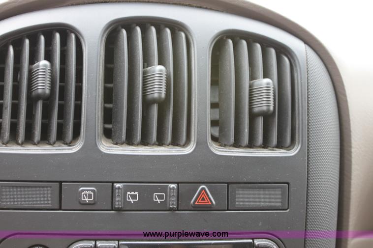 image for item L9621 2001 Dodge Grand Caravan Sport mini van